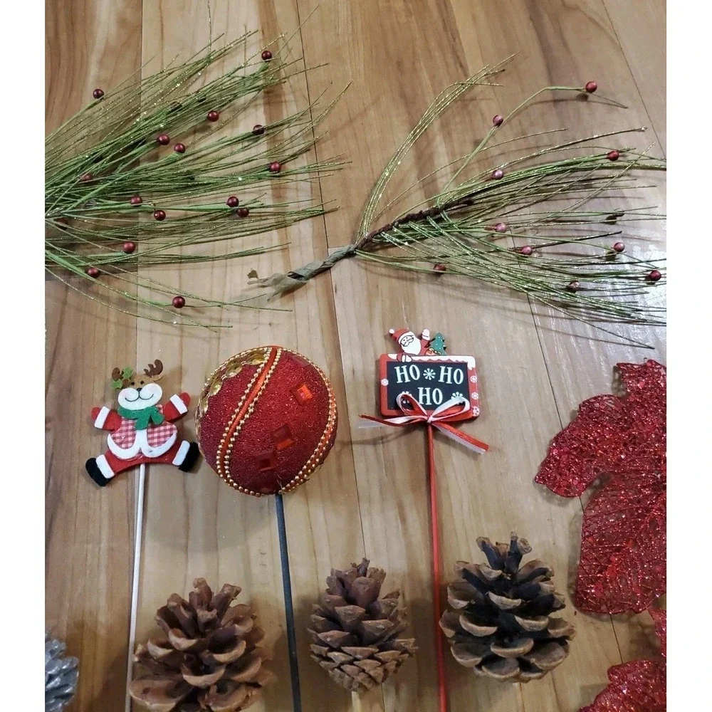 Lot Of Christmas Floral Picks‎ Pinecones Maple Clips Lot Of 18